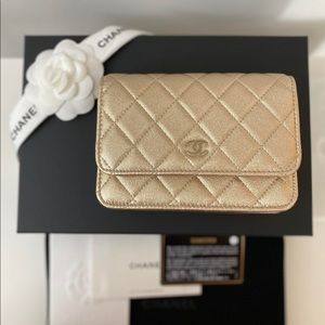 Authentic Chanel 21P Gold iridescent mini WOC NWT